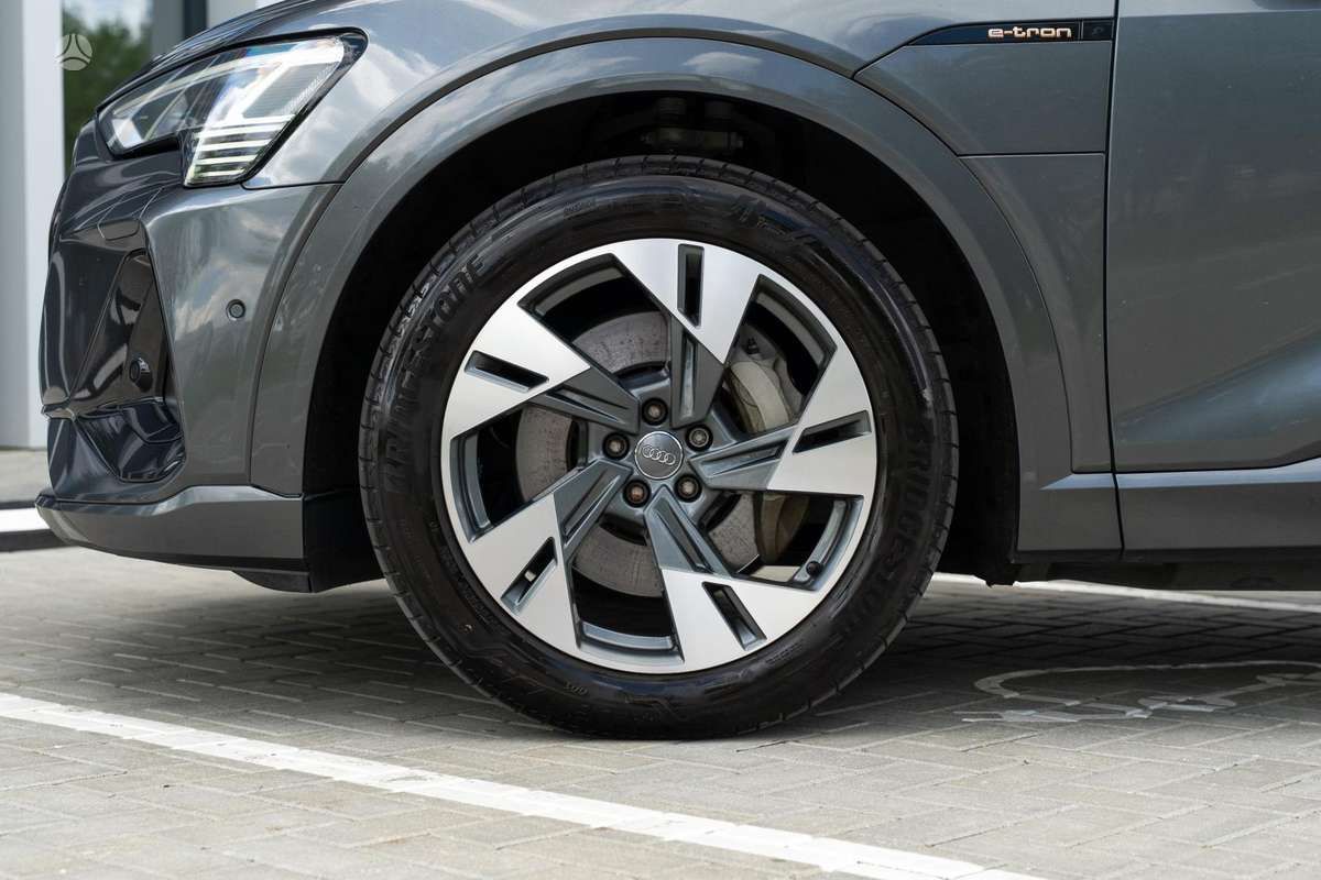 Audi e-tron, 95 kWh, off-road / crossover