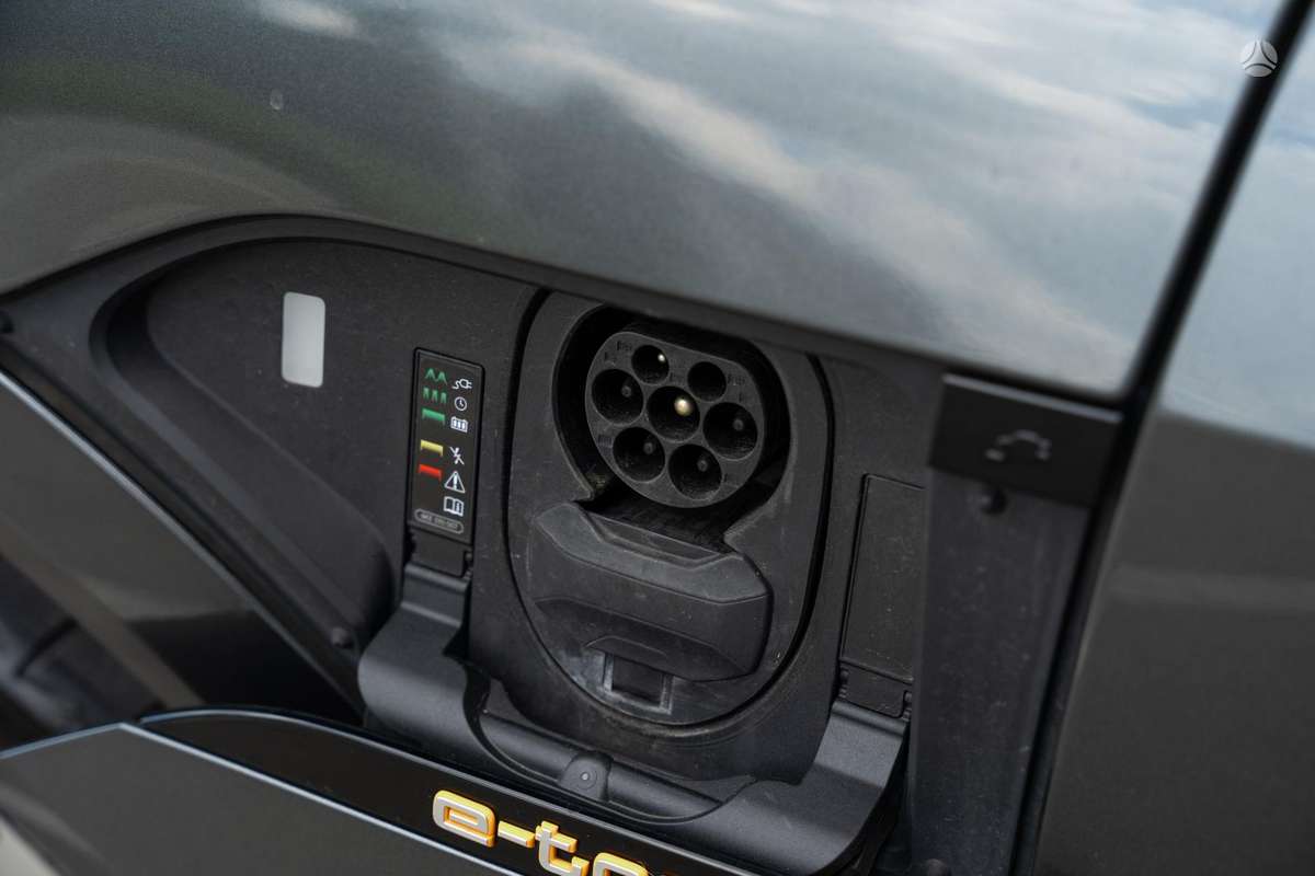 Audi e-tron, 95 kWh, off-road / crossover