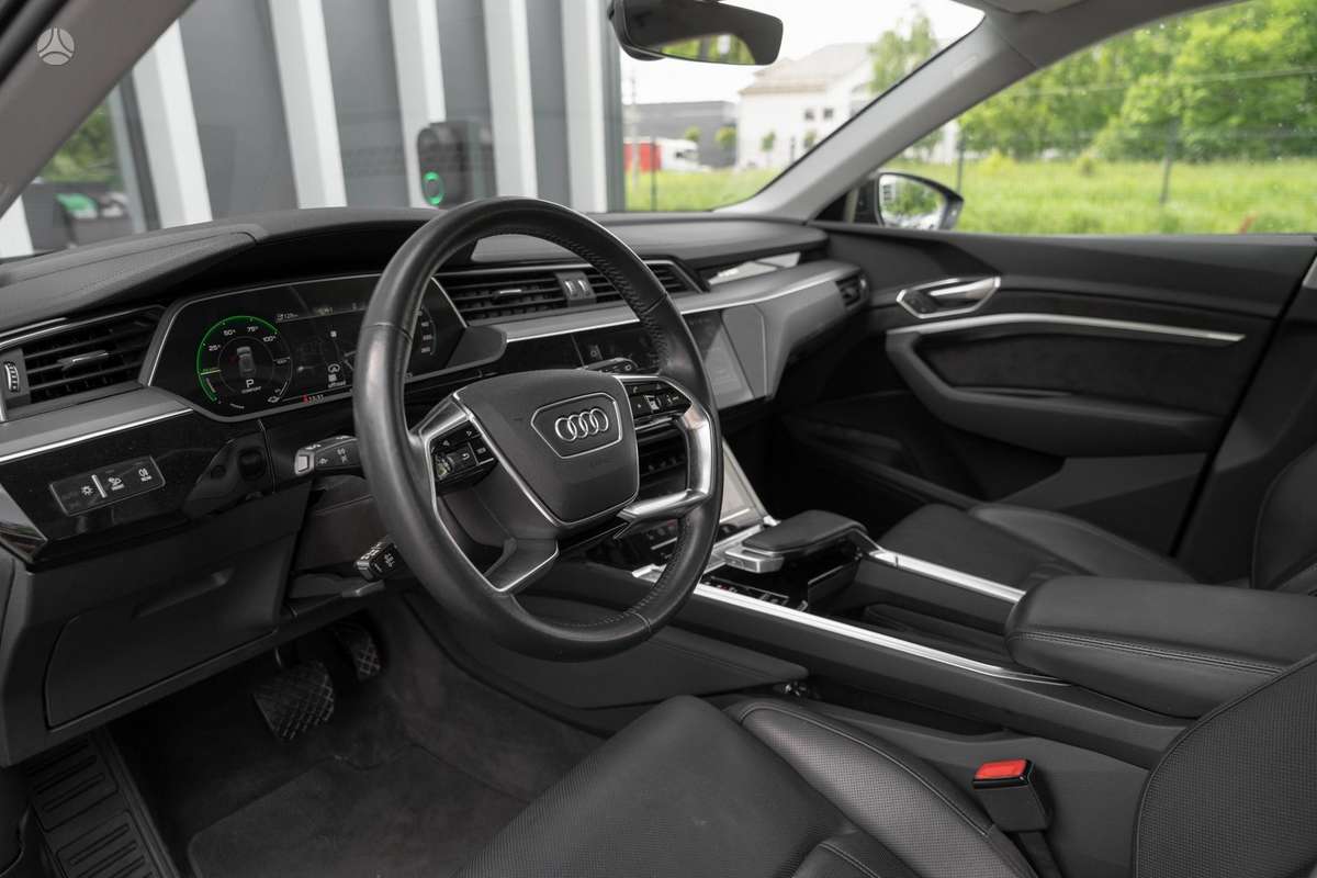 Audi e-tron, 95 kWh, off-road / crossover
