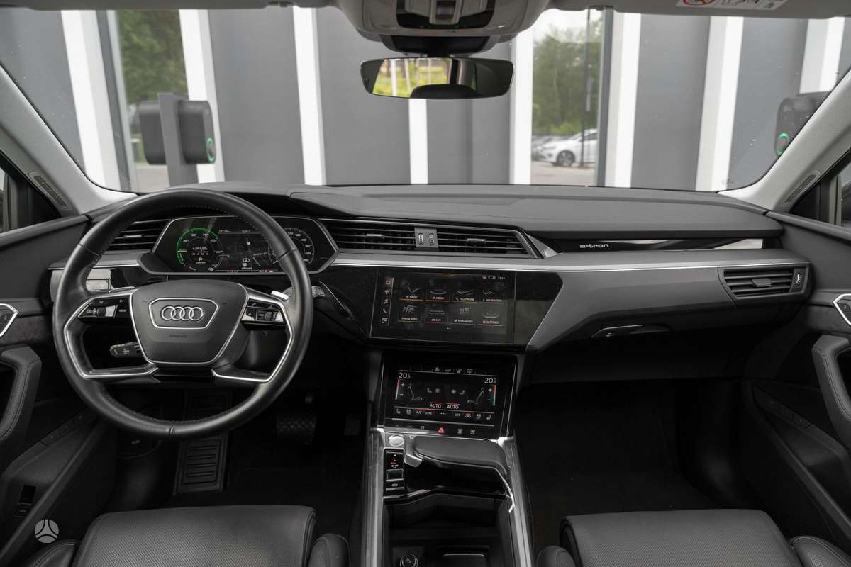 Audi e-tron, 95 kWh, off-road / crossover