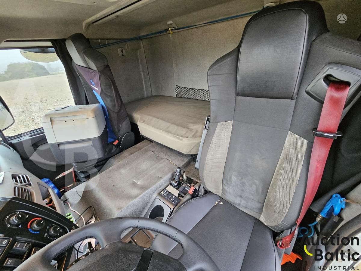 Renault D Wide, auto vedēji