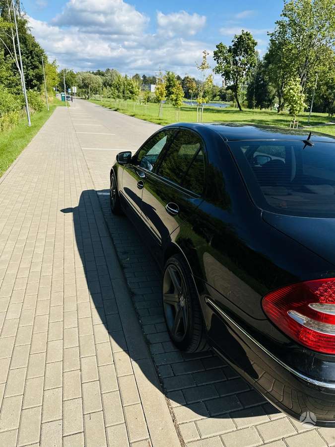 Mercedes-Benz E320, 3.2 l., Седан