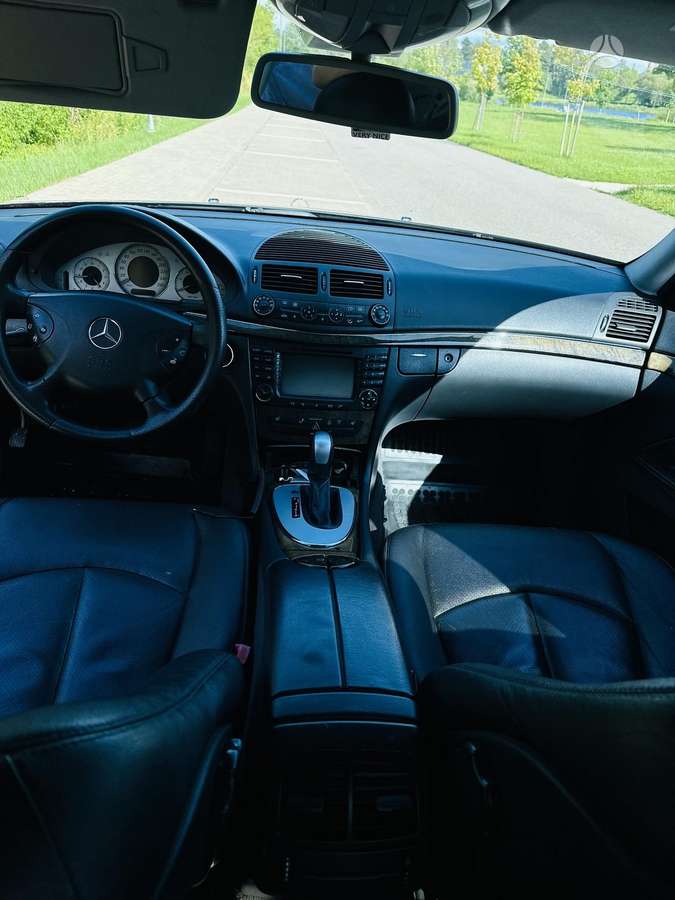 Mercedes-Benz E320, 3.2 l., Седан