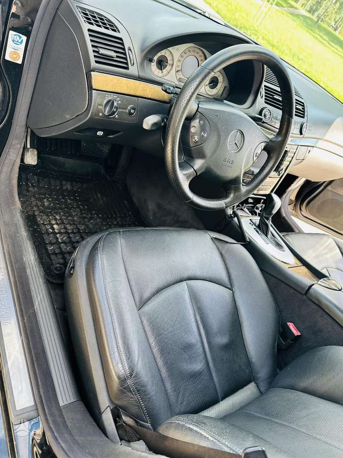 Mercedes-Benz E320, 3.2 l., Седан