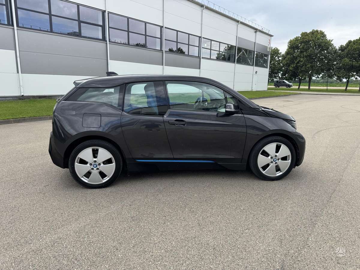 BMW i3, Седан