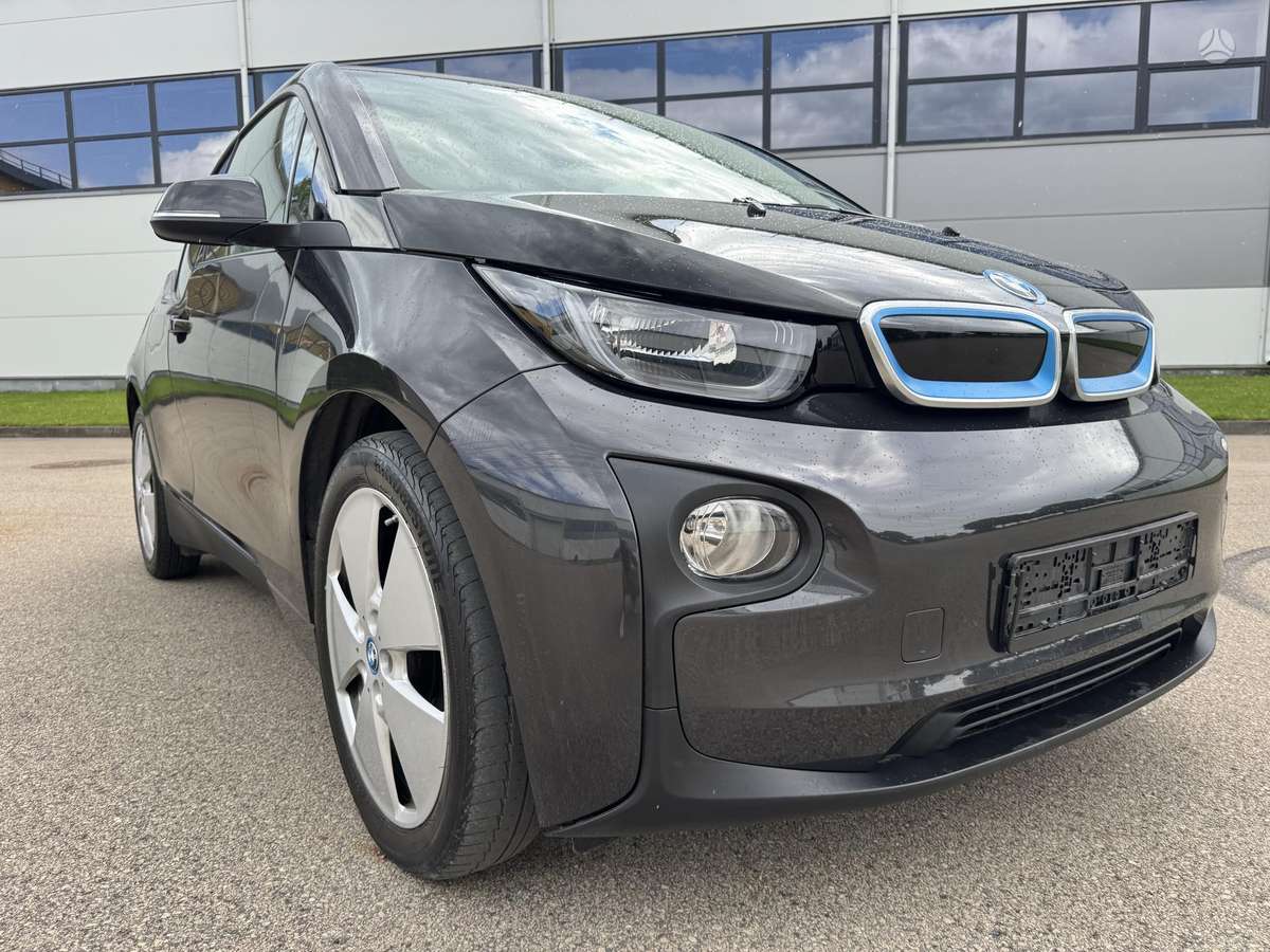 BMW i3, Седан