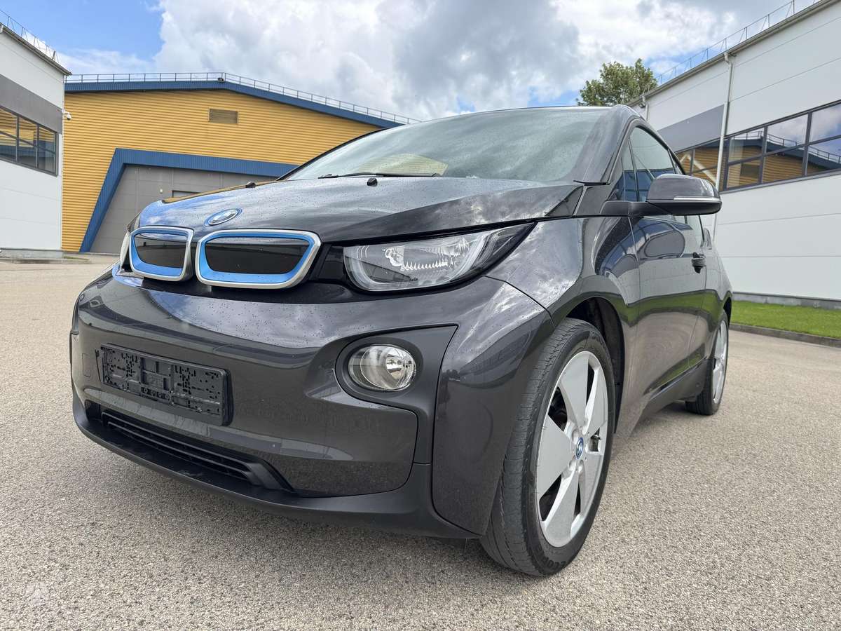 BMW i3, sedanas