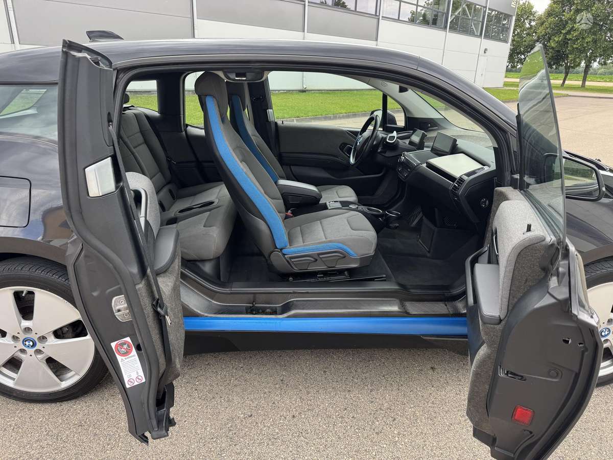 BMW i3, sedanas