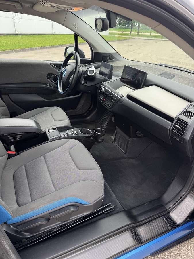 BMW i3, sedanas