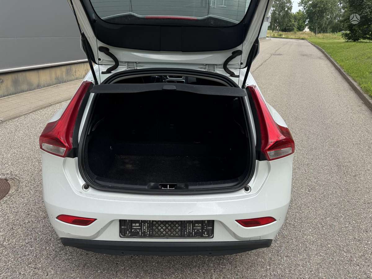 Volvo V40, 2.0 l., Хэтчбек