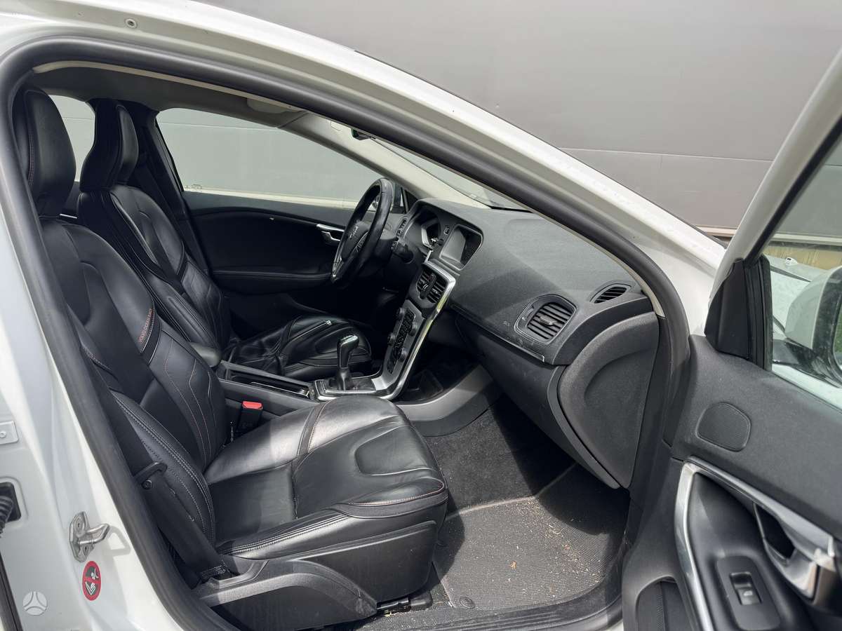 Volvo V40, 2.0 l., Хэтчбек