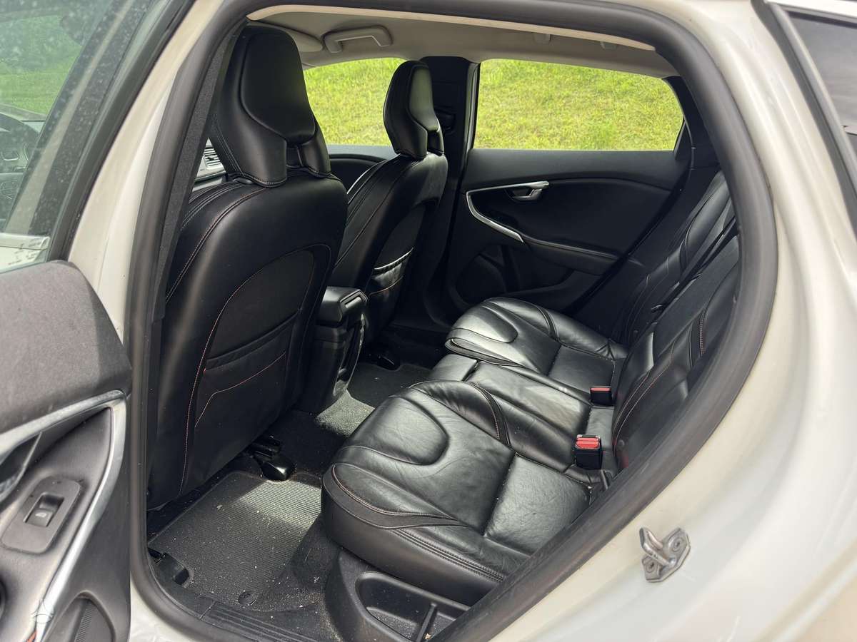 Volvo V40, 2.0 l., hatchback
