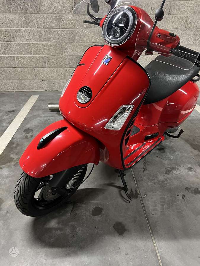 Piaggio Vespa 300cc, мотороллеры / мопеды