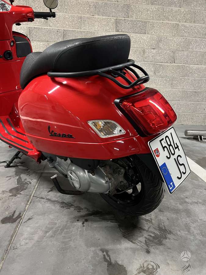 Piaggio Vespa 300cc, мотороллеры / мопеды