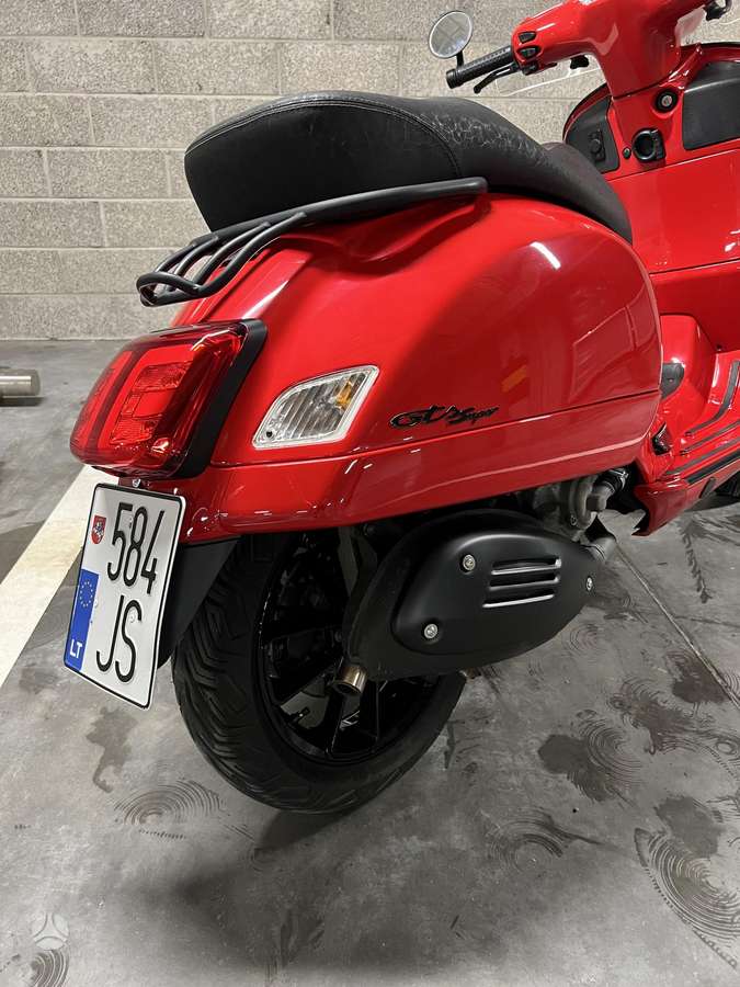 Piaggio Vespa 300cc, мотороллеры / мопеды