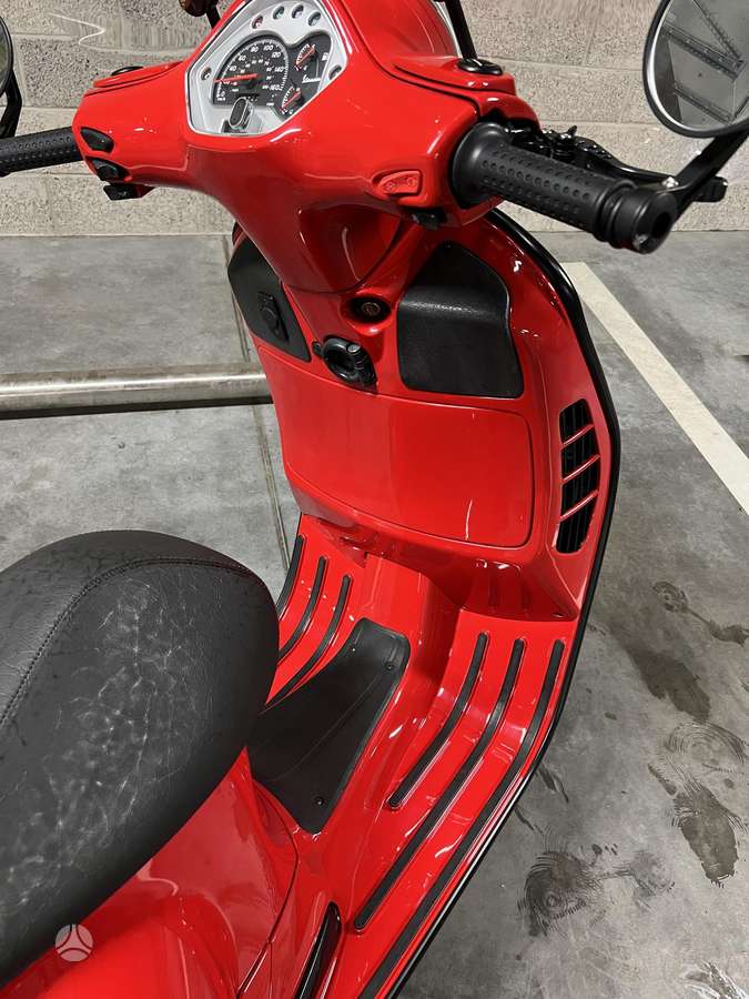Piaggio Vespa 300cc, мотороллеры / мопеды