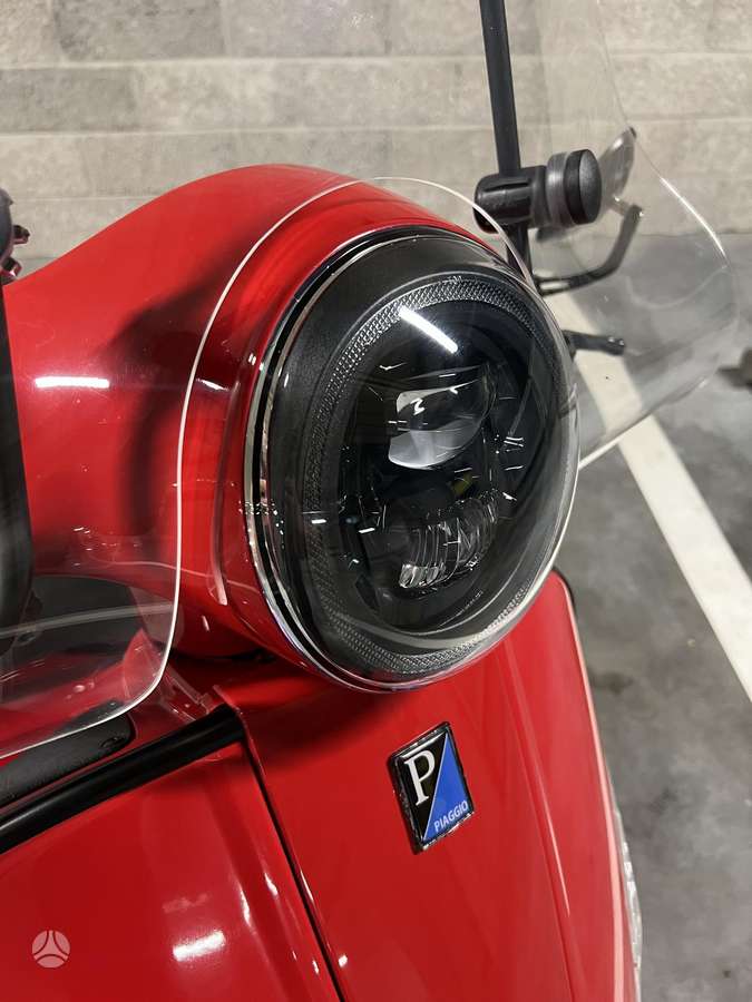 Piaggio Vespa 300cc, мотороллеры / мопеды