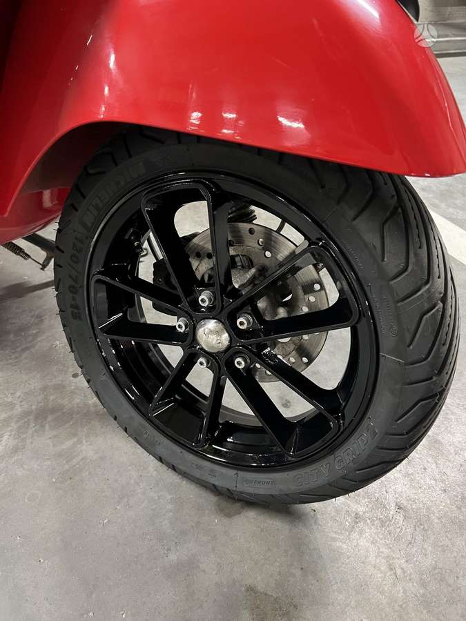 Piaggio Vespa 300cc, мотороллеры / мопеды