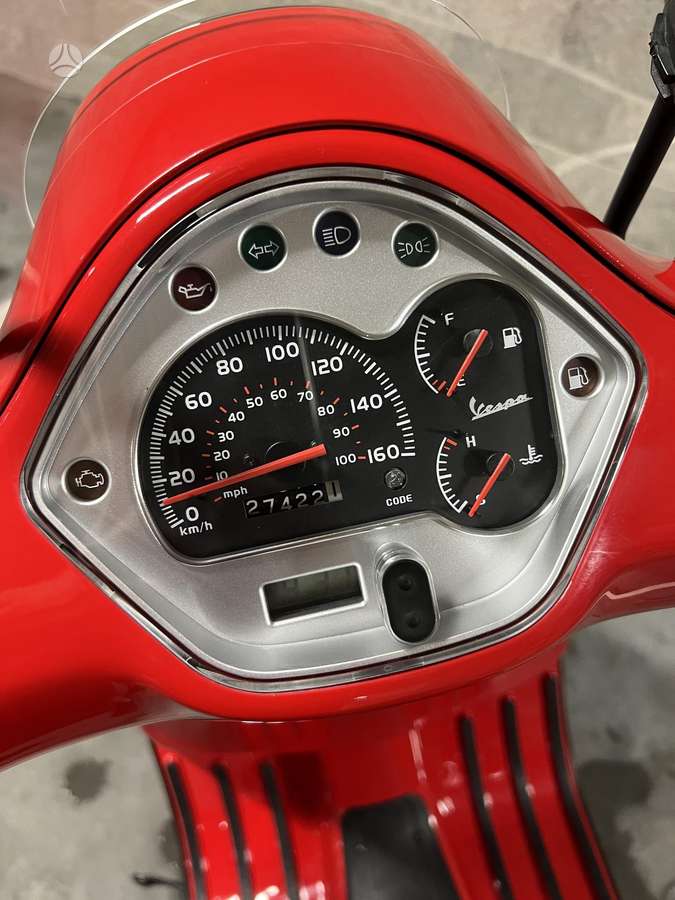 Piaggio Vespa 300cc, мотороллеры / мопеды