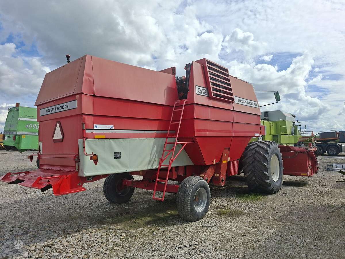 Massey Ferguson 32, kombainai