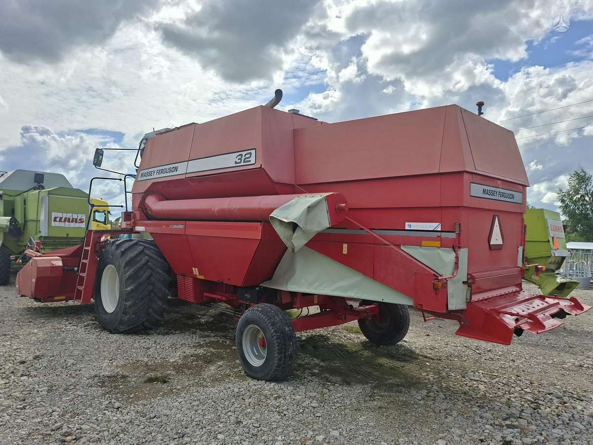 Massey Ferguson 32, kombainai