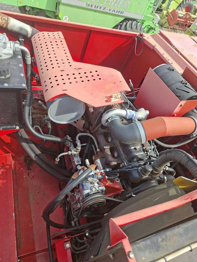 Massey Ferguson 32, combine harvesters