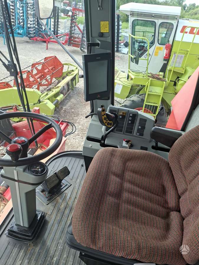 Massey Ferguson 32, combine harvesters