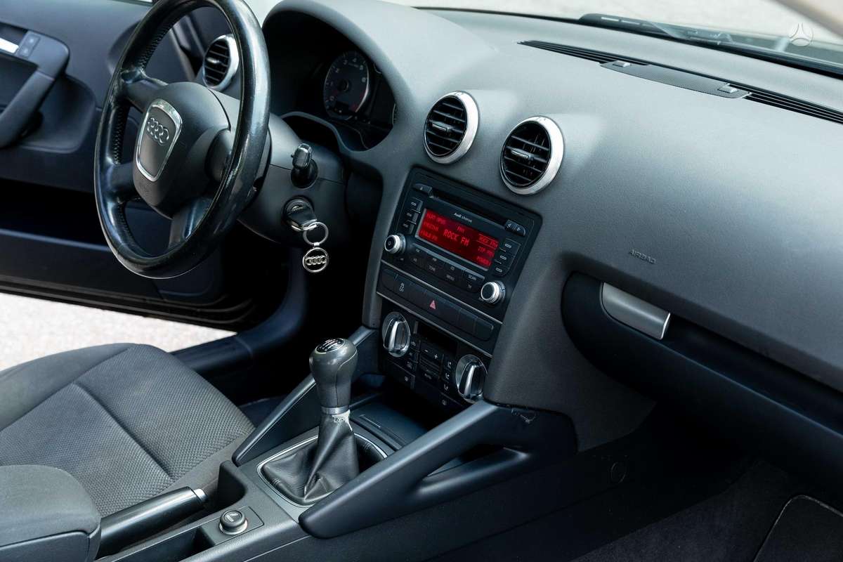 Audi A3, 1.8 l., hatchback
