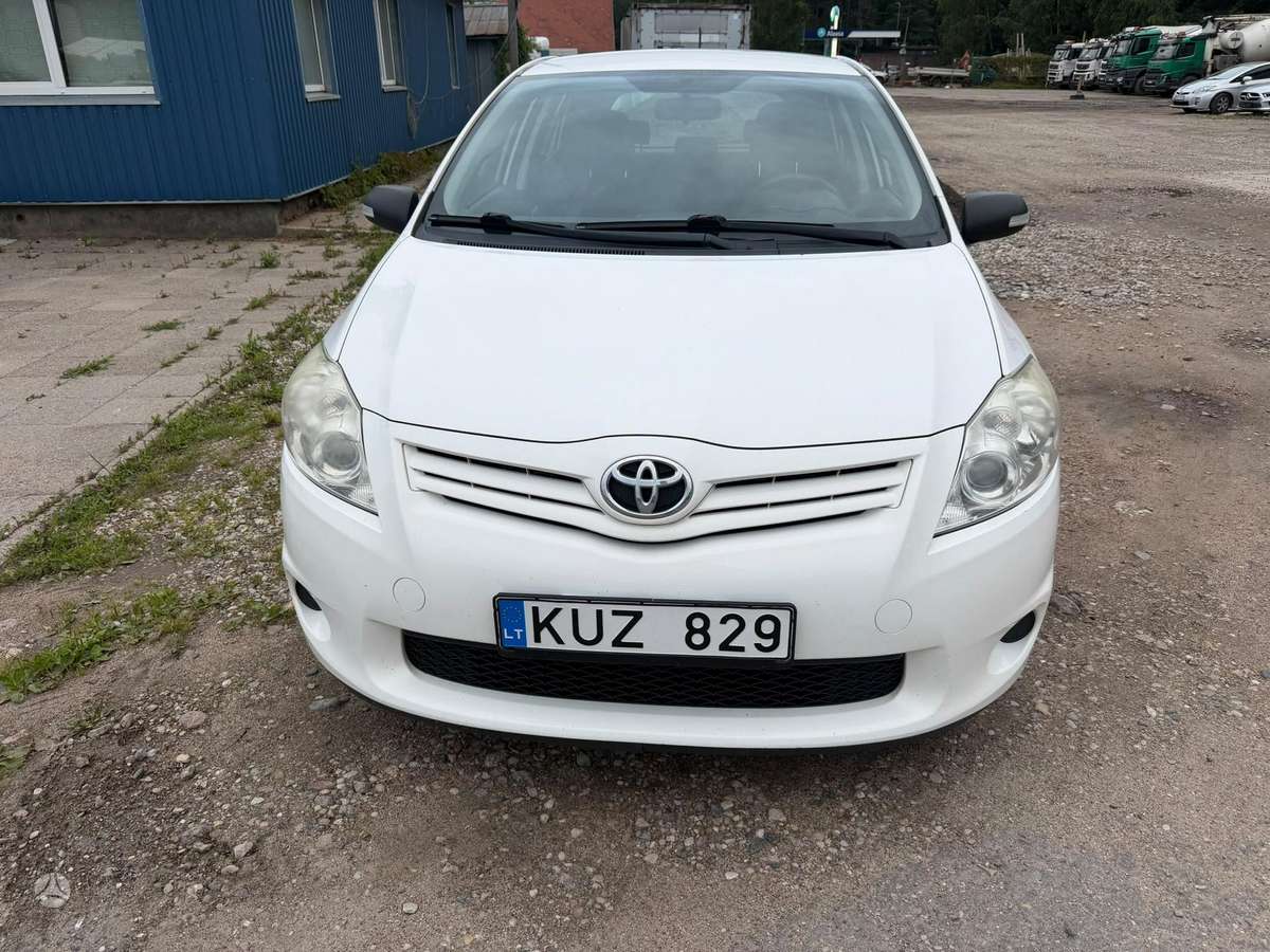 Toyota Auris, 1.3 l., Хэтчбек