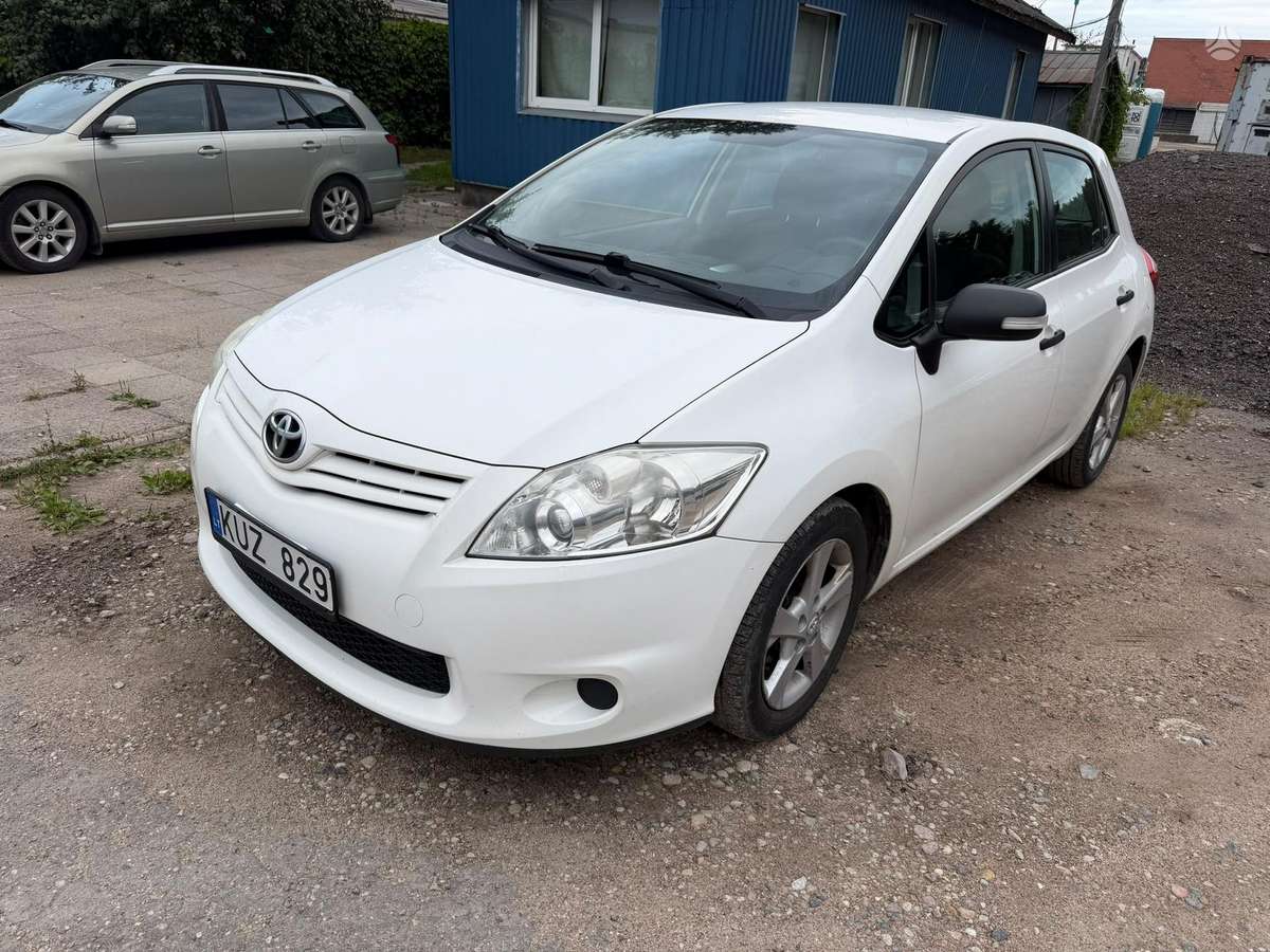 Toyota Auris, 1.3 l., Хэтчбек