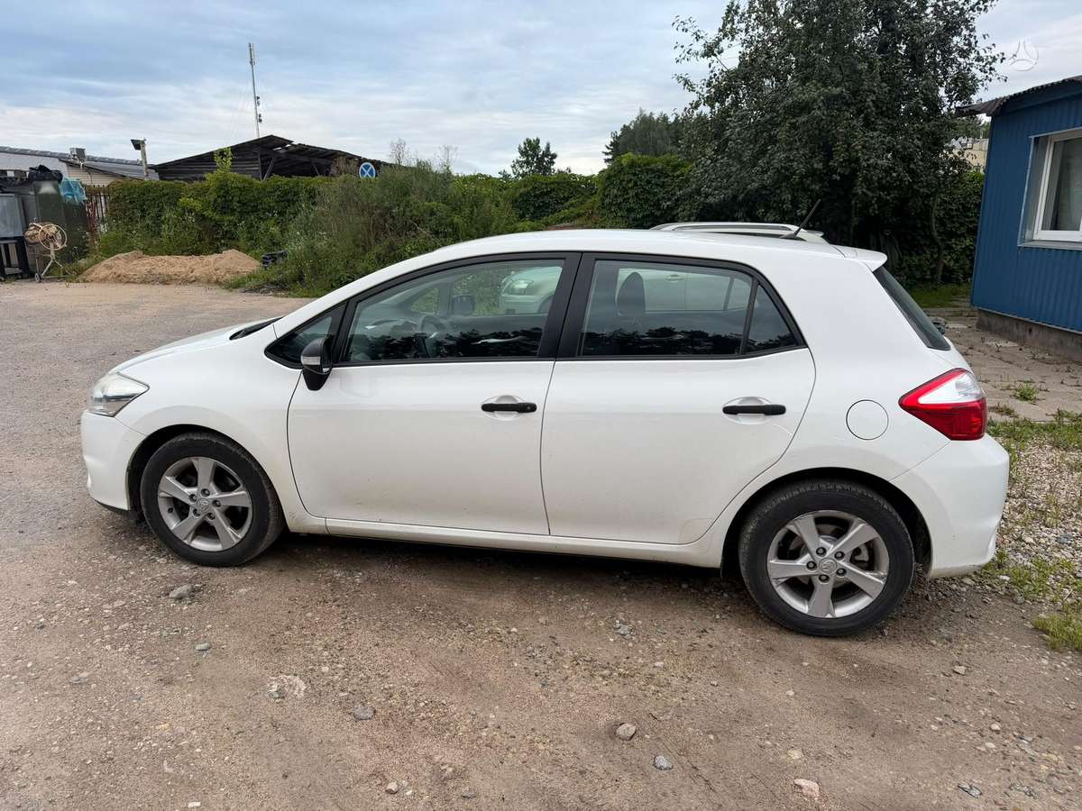 Toyota Auris, 1.3 l., Хэтчбек
