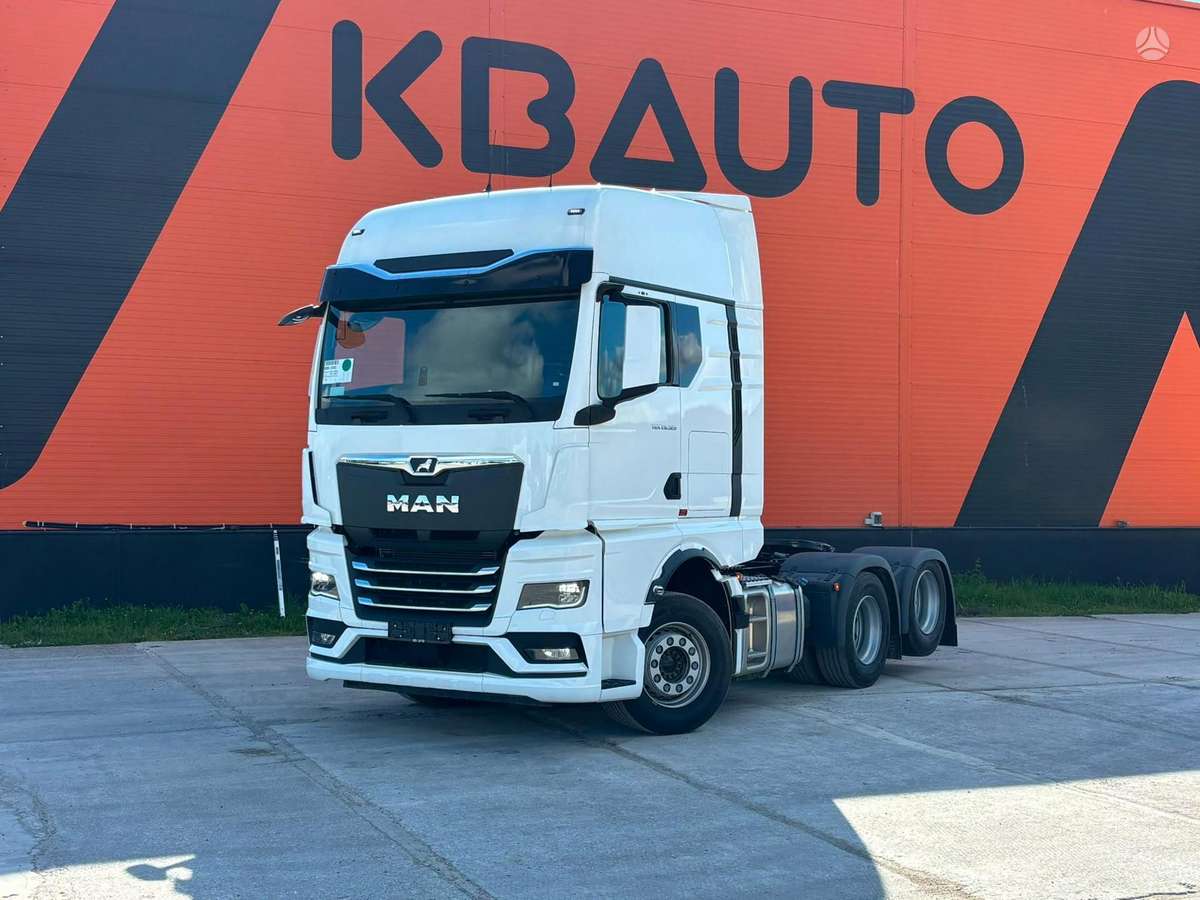 MAN TGX 28.520 6x2, single sleeper