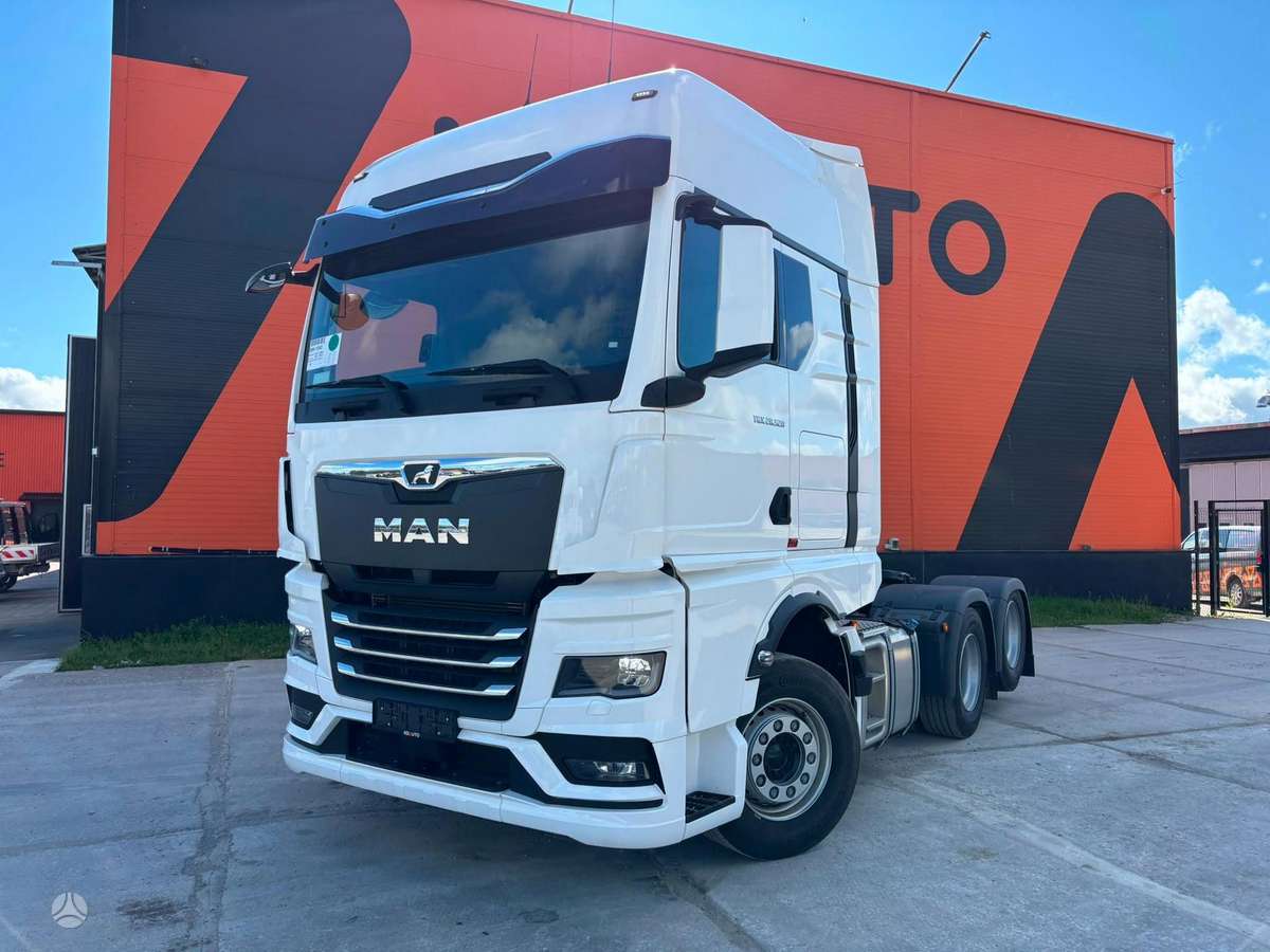 MAN TGX 28.520 6x2, single sleeper