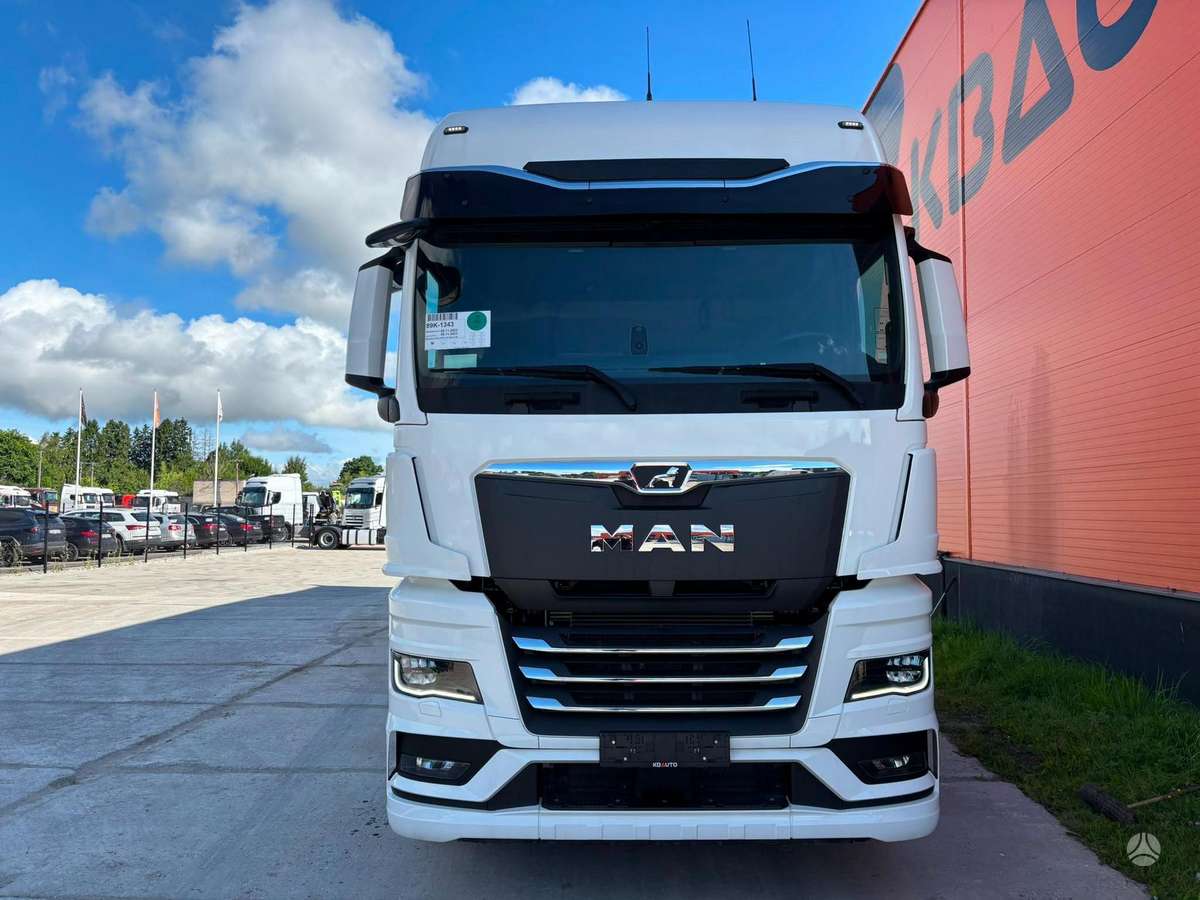 MAN TGX 28.520 6x2, single sleeper