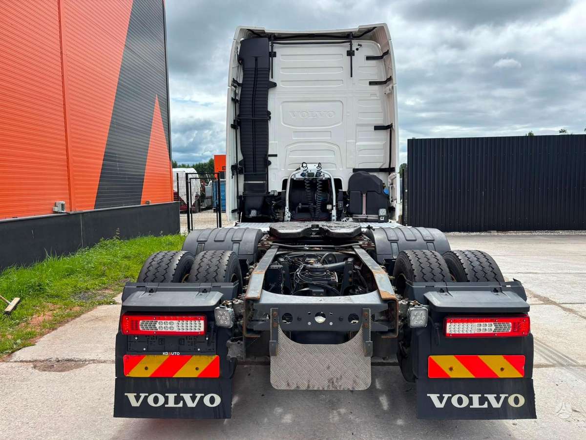 Volvo FH 500 6x2, single sleeper