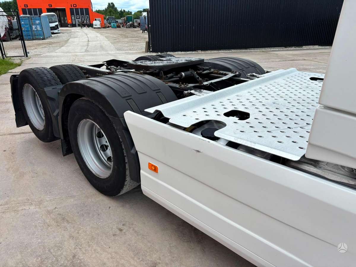 Volvo FH 500 6x2, single sleeper