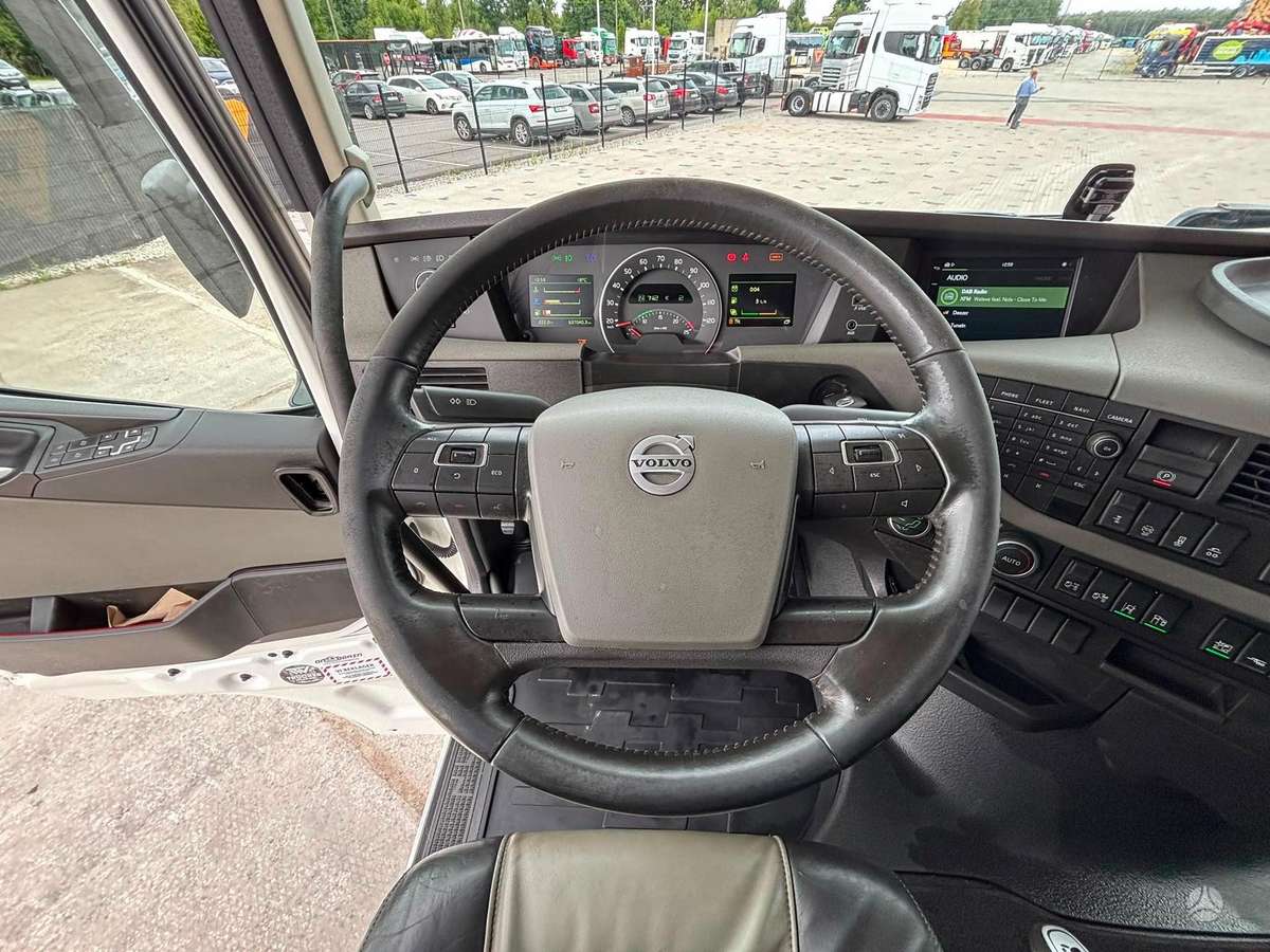 Volvo FH 500 6x2, single sleeper