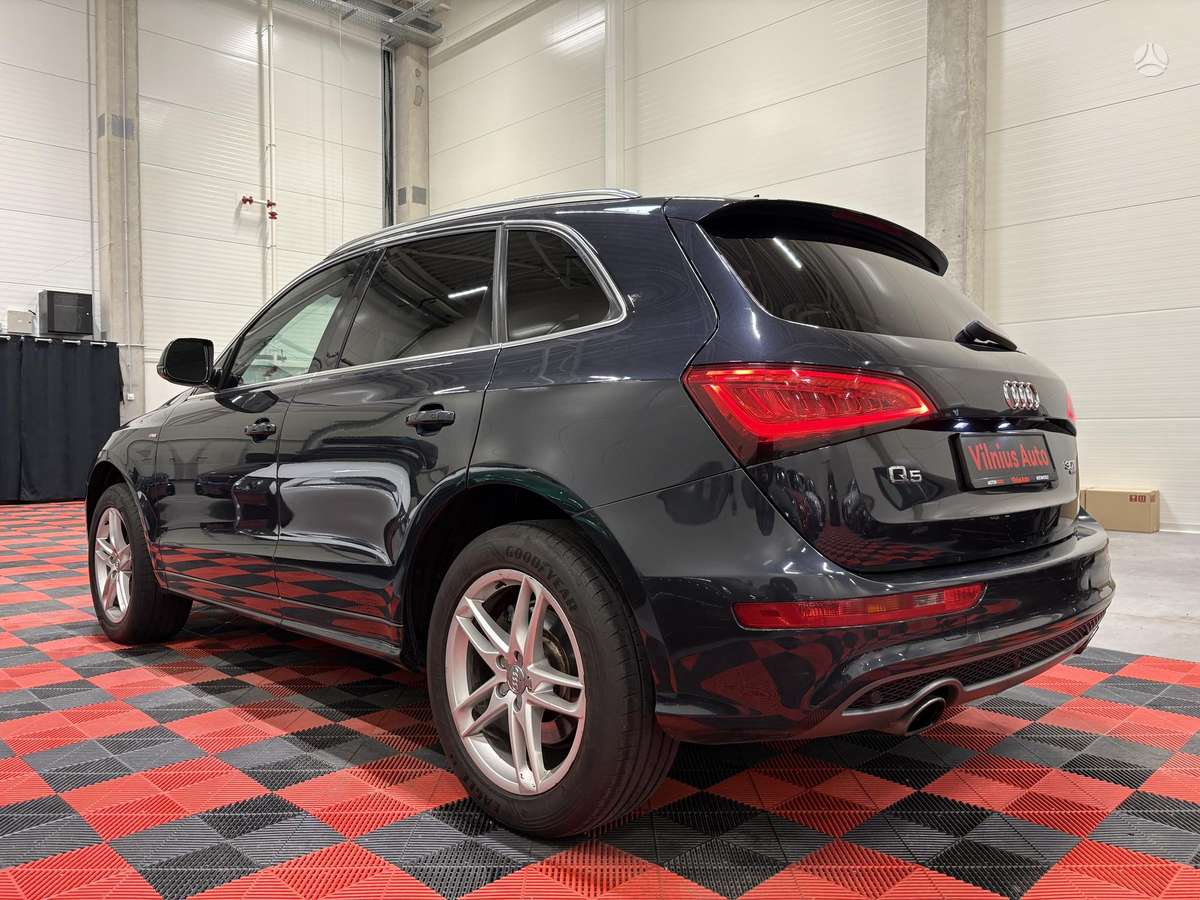 Audi Q5, 3.0 l., off-road / crossover