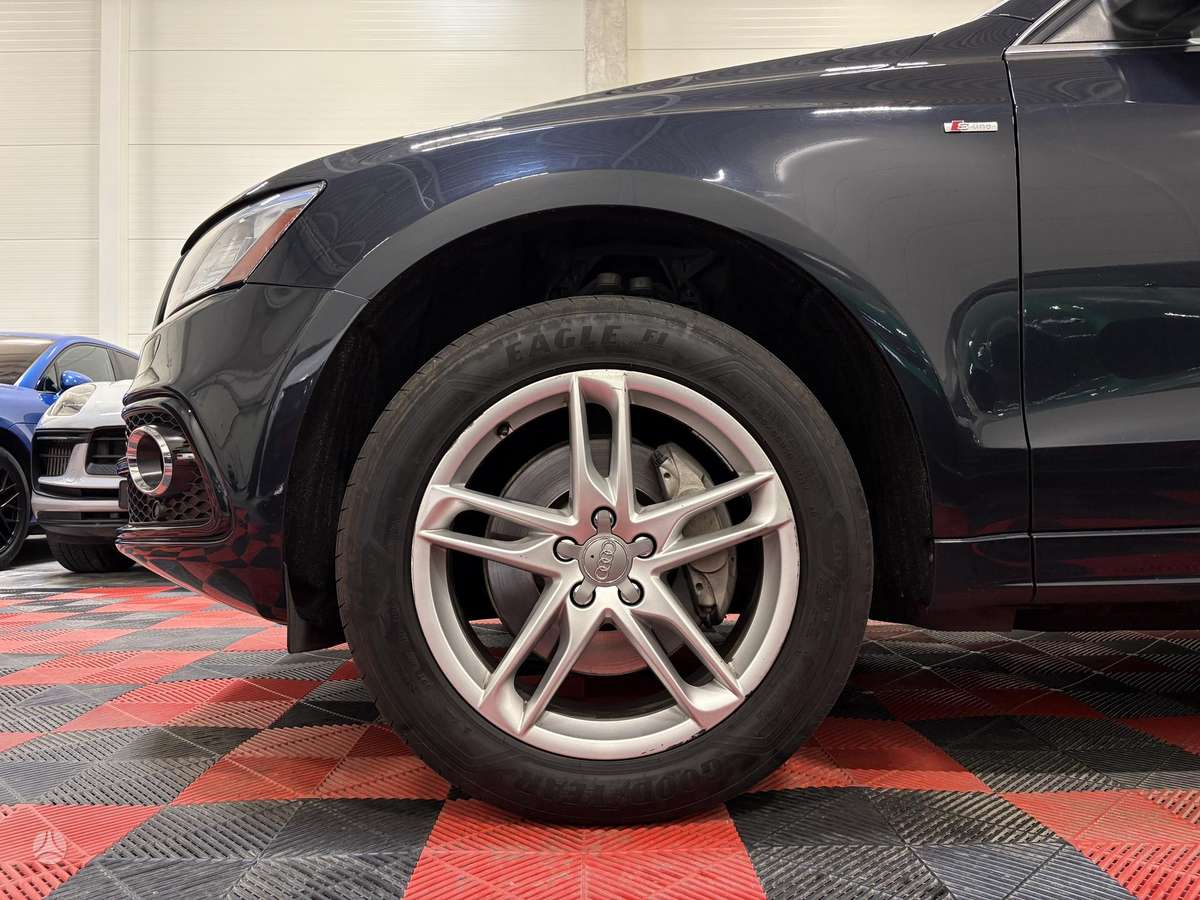 Audi Q5, 3.0 l., off-road / crossover