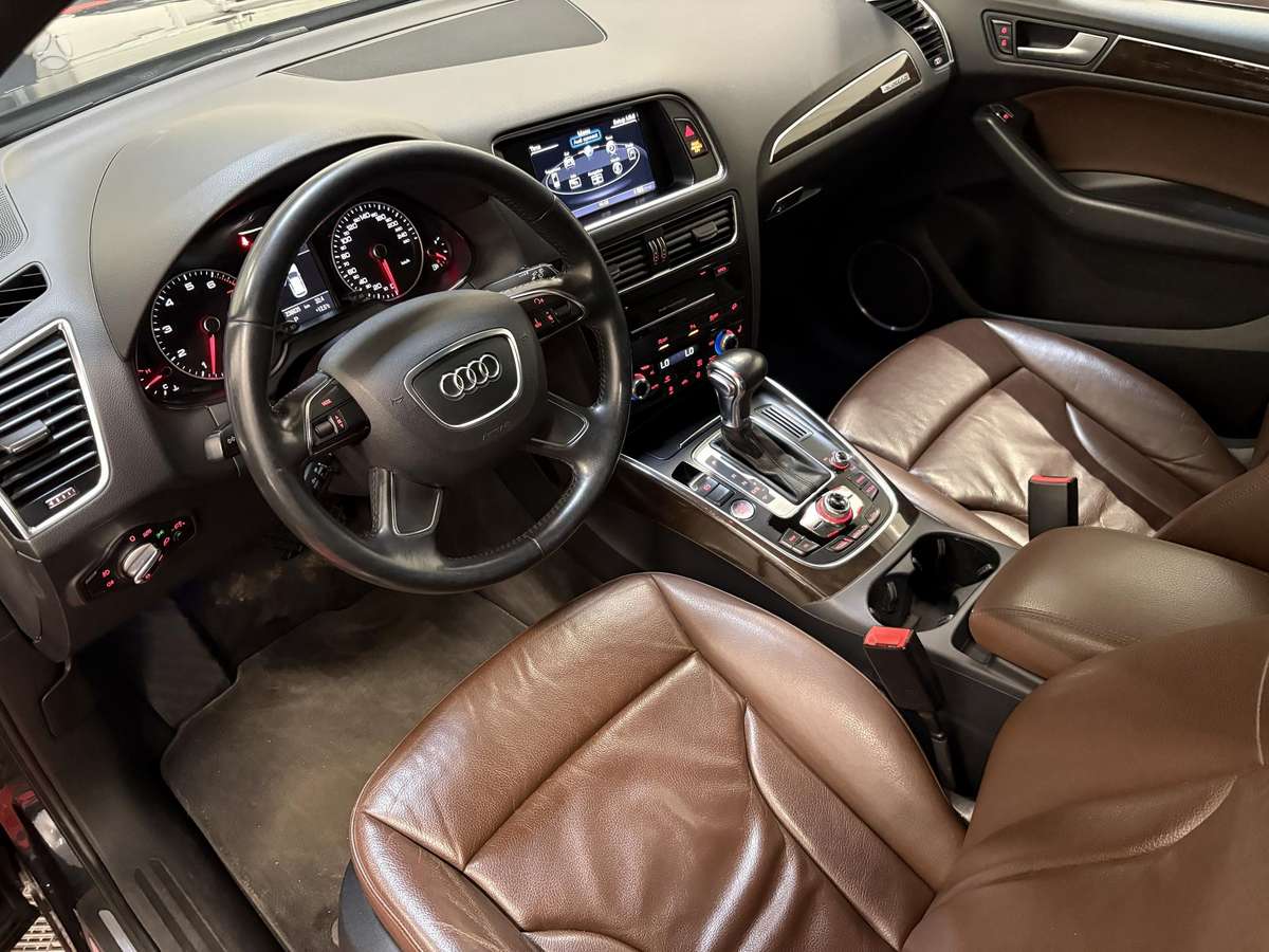 Audi Q5, 3.0 l., off-road / crossover
