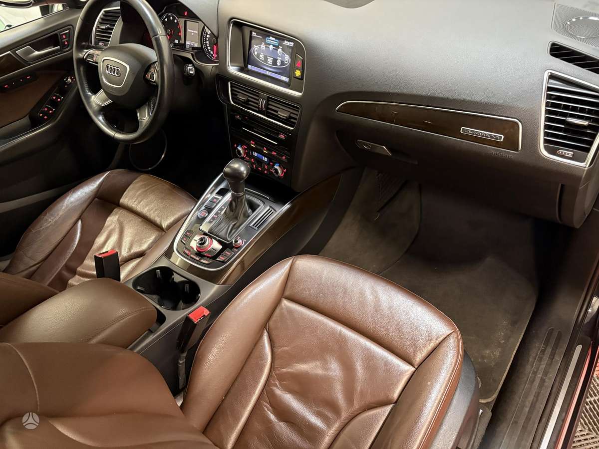 Audi Q5, 3.0 l., off-road / crossover
