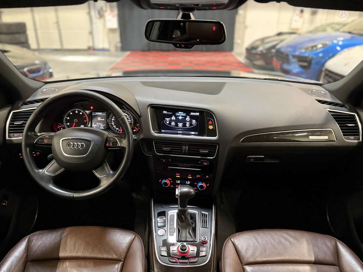 Audi Q5, 3.0 l., off-road / crossover