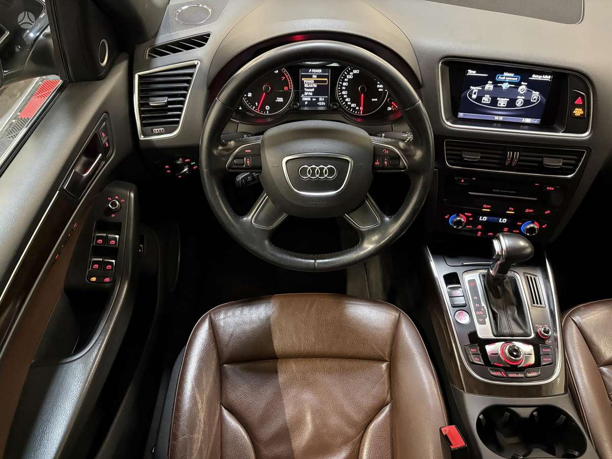 Audi Q5, 3.0 l., off-road / crossover