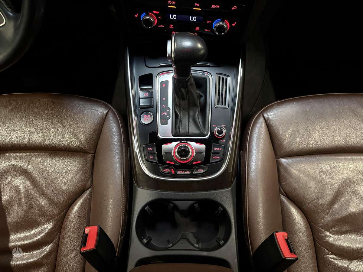 Audi Q5, 3.0 l., off-road / crossover
