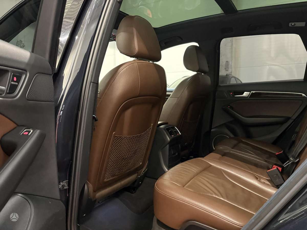 Audi Q5, 3.0 l., off-road / crossover