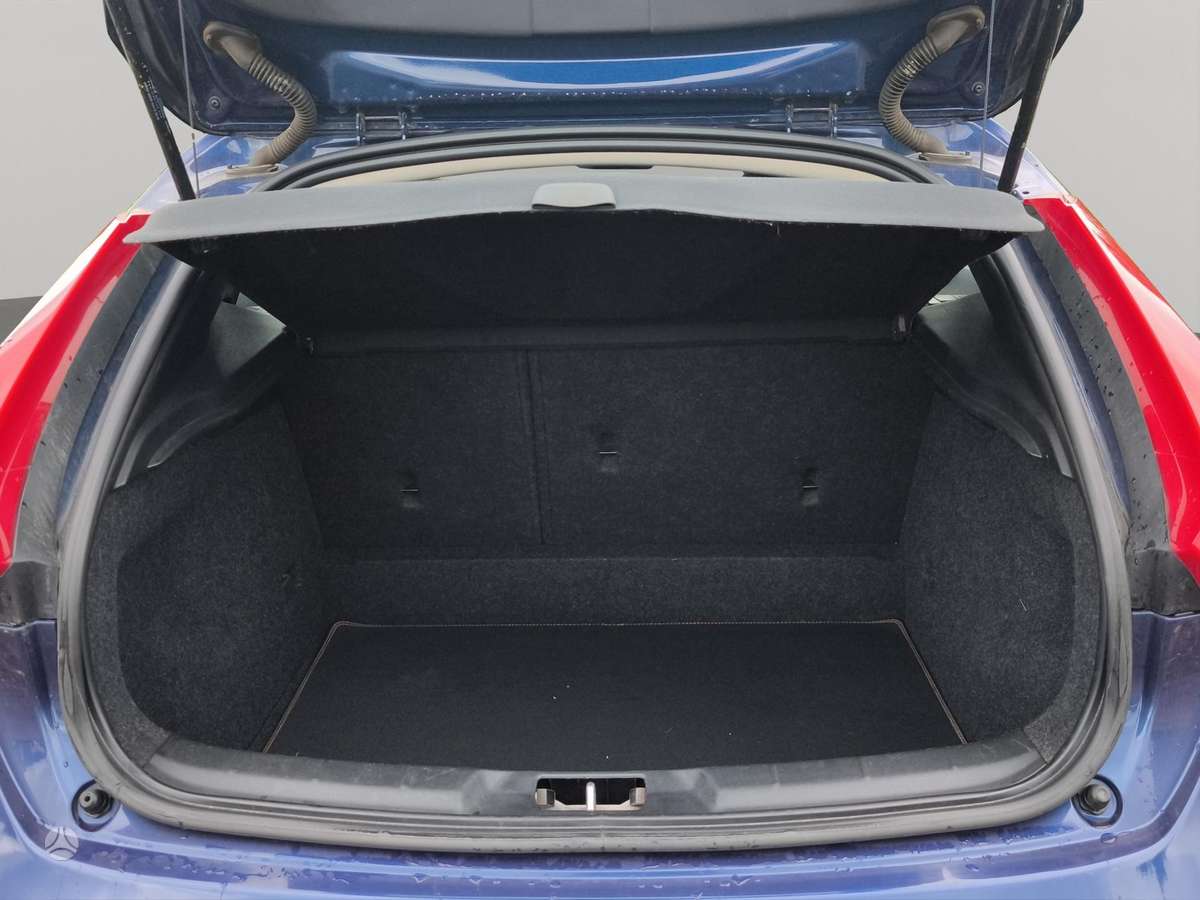 Volvo V40, 2.0 l., Хэтчбек