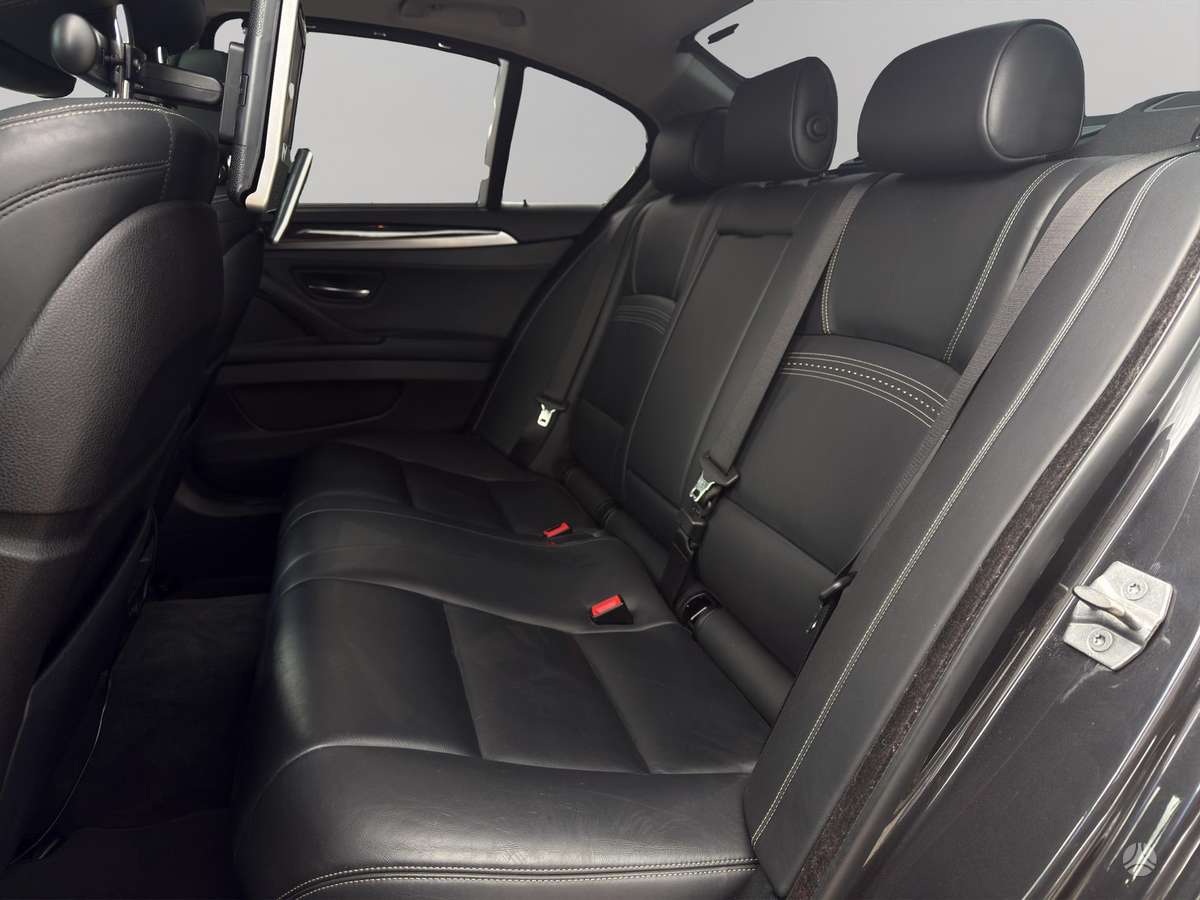 BMW 550, 4.4 l., Седан