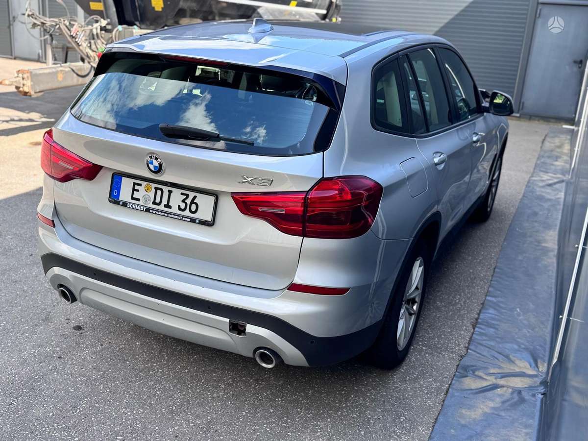 BMW X3, 2.0 l., Минивэн