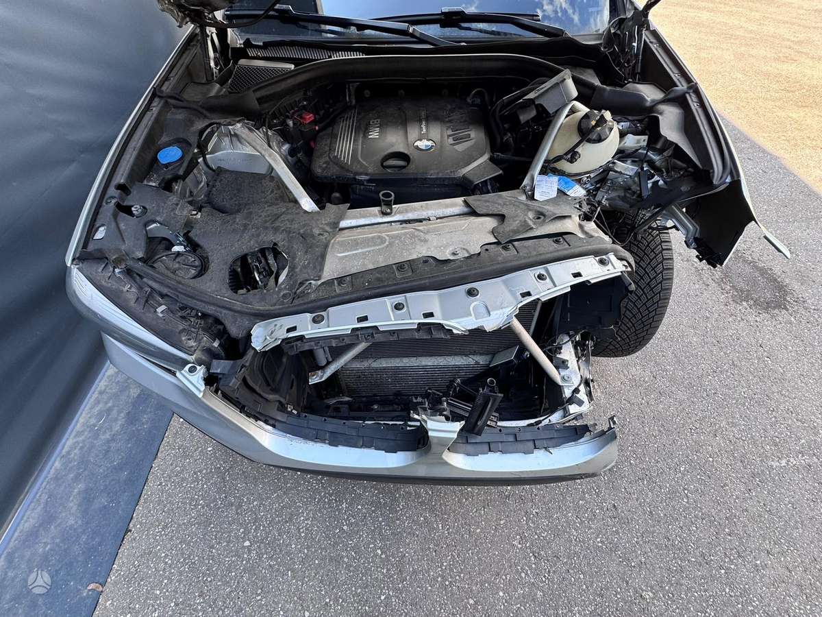 BMW X3, 2.0 l., Минивэн