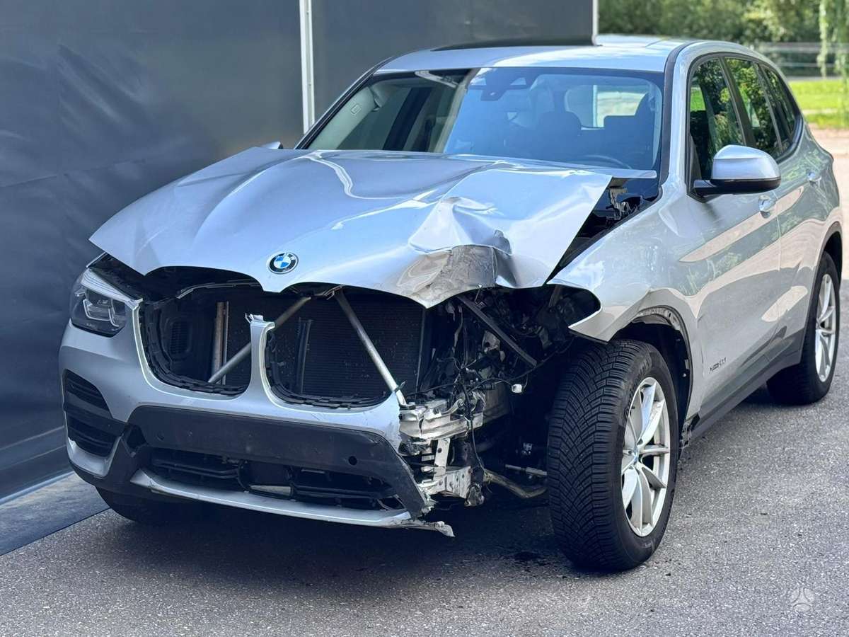 BMW X3, 2.0 l., Минивэн